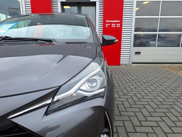 Toyota YARIS 1.5 Hybrid Design Red *Met trekhaak voor fietsendrager!*