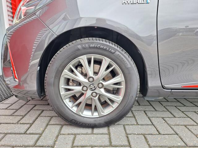 Toyota YARIS 1.5 Hybrid Design Red *Met trekhaak voor fietsendrager!*