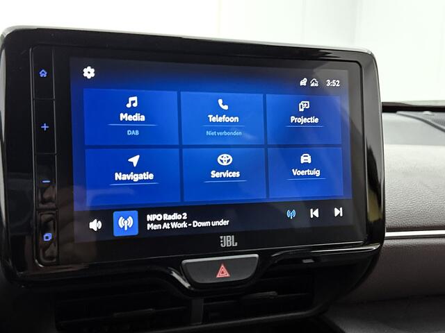 Toyota YARIS Cross 1.5 Hybrid Executive + | BTW Voertuig | JBL | Head-Up Display | LED Matrix | Elektrische achterklep | Stoel+stuurverwarming | Dodehoek detectie | Parkeersensoren voor+achter | Navigatie | Apple CarPlay/Android Auto