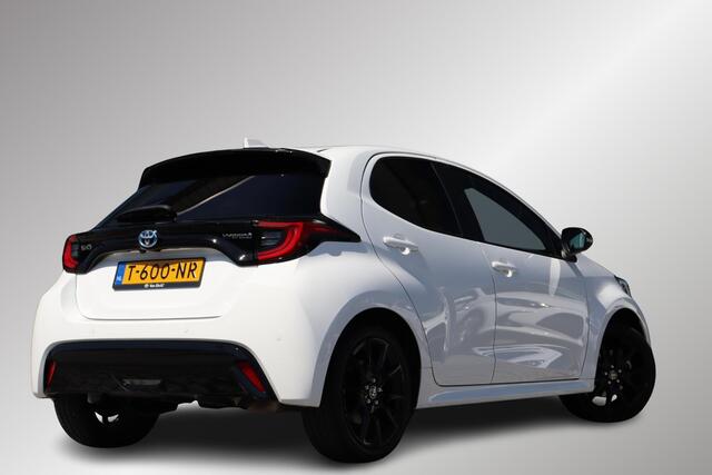 Toyota YARIS 1.5 Hybrid Executive, Halfleder, LM velgen, Stoelverwarming, Apple Carplay / Android Auto.