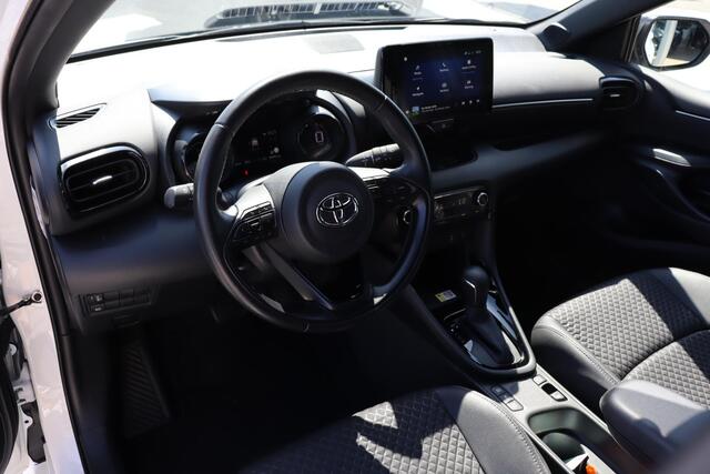 Toyota YARIS 1.5 Hybrid Executive, Halfleder, LM velgen, Stoelverwarming, Apple Carplay / Android Auto.