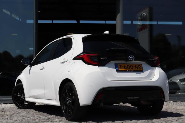 Toyota YARIS 1.5 Hybrid Executive, Halfleder, LM velgen, Stoelverwarming, Apple Carplay / Android Auto.