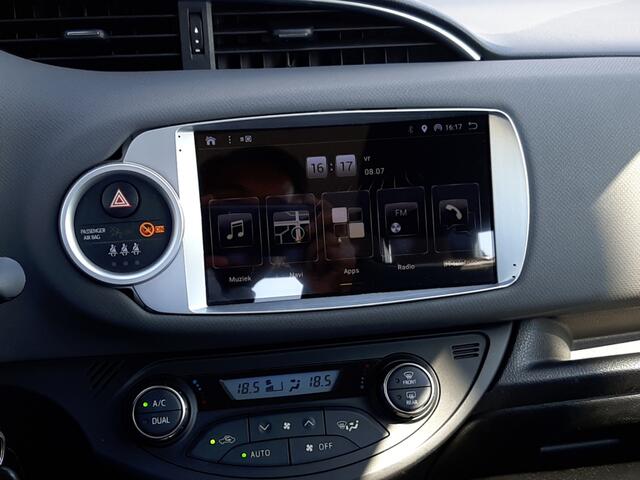 Toyota YARIS 1.5 Hybrid Dynamic Limited | Stoelverwarming | Parkeersensoren voor | Achteruitrijcamera | Climate Control |