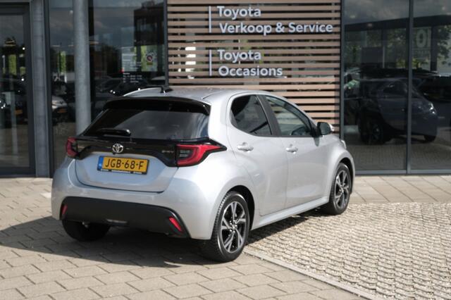 Toyota YARIS 1.5 Hybrid 115 Dynamic Automaat | Buitenspiegels automatisch inklapbaar | Stoelen, stoelverwarming voorstoelen | Stuurwiel, met stuurwielverwarming | Blind Spot Monitor (BSM); dodehoekdetectie | Safe