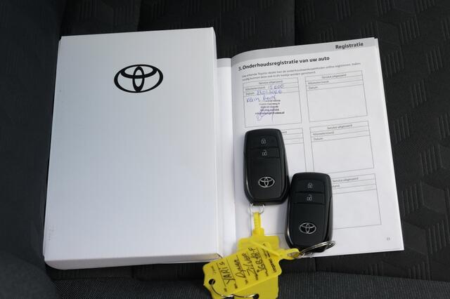Toyota YARIS 1.5 Hybrid 115 Dynamic Automaat | Buitenspiegels automatisch inklapbaar | Stoelen, stoelverwarming voorstoelen | Stuurwiel, met stuurwielverwarming | Blind Spot Monitor (BSM); dodehoekdetectie | Safe