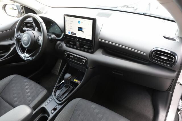 Toyota YARIS 1.5 Hybrid 115 Dynamic Automaat | Buitenspiegels automatisch inklapbaar | Stoelen, stoelverwarming voorstoelen | Stuurwiel, met stuurwielverwarming | Blind Spot Monitor (BSM); dodehoekdetectie | Safe