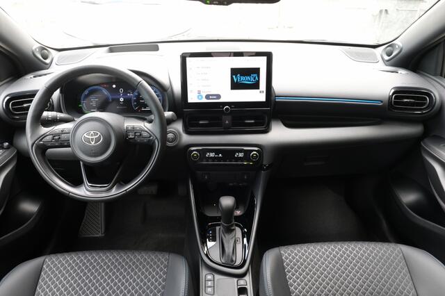 Toyota YARIS TOYOTA YARIS Hybrid 130 Launch Edition Automaat | Head-up Display | JBL Premium audio | 8 speakers | Sierlijsten interieur Neptune Blue | Geschikt voor Smart Digital Key* | Stoelbekleding voorzien van