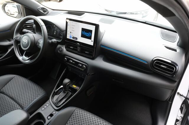 Toyota YARIS TOYOTA YARIS Hybrid 130 Launch Edition Automaat | Head-up Display | JBL Premium audio | 8 speakers | Sierlijsten interieur Neptune Blue | Geschikt voor Smart Digital Key* | Stoelbekleding voorzien van