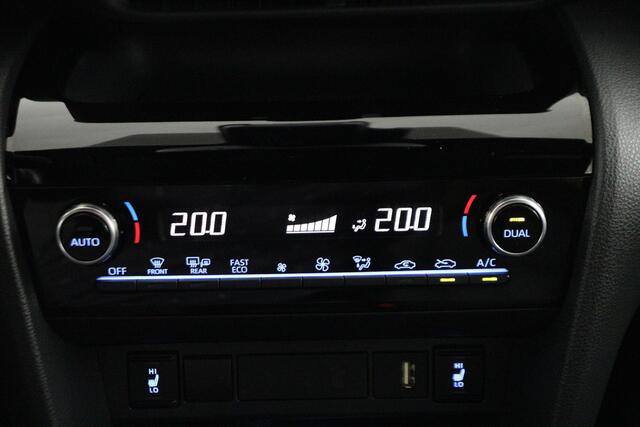Toyota YARIS Cross 1.5 Hybrid Explore | Apple Carplay/Android Auto | Tree planken | stuur, stoel, voorruit verwarming |