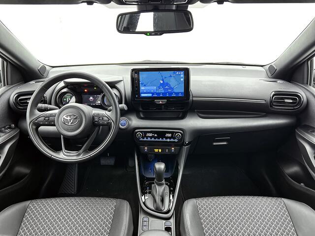 Toyota YARIS 1.5 Hybrid Executive | Navigatie | ACC | Clima | Stoelverwarming | Keyless | 17" LMV |