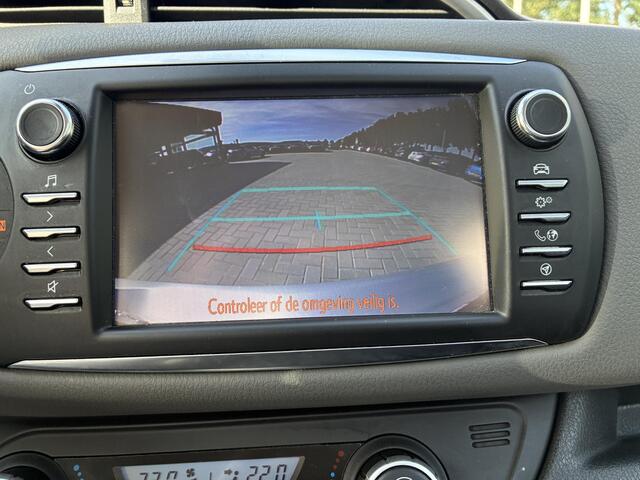 Toyota YARIS 1.0 VVT-i Aspiration 5-Deurs | Climate control | Camera | Navigatie | Cruise control | Elektrisch Pakket | Bluetooth telefoonvoorbereiding