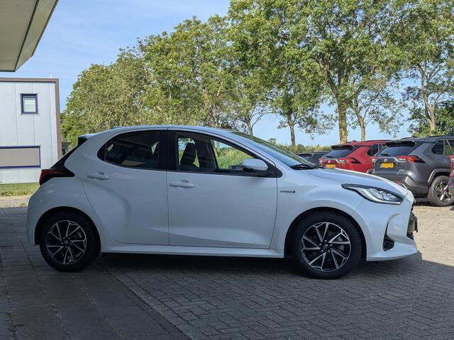 Toyota YARIS 1.5 Hybrid Dynamic | Nieuwe All seaons | Parelmoer | Camera | Keyless | ACC | Navi | Carplay