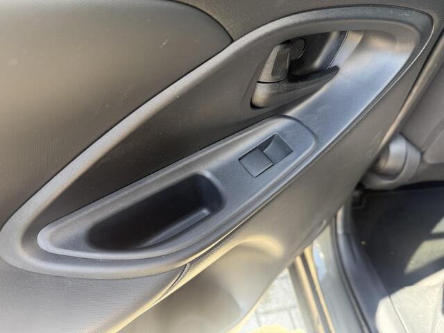 Toyota YARIS Cross 1.5 Hybrid 115 First Edition + trekhaak, 1e eigenaar, NL auto, dealer onderhouden, slechts 32000km!
