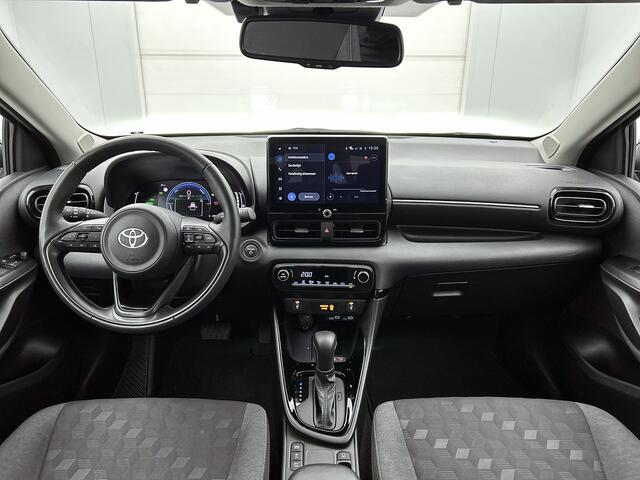 Toyota YARIS 1.5 Hybrid 115 Dynamic Comfort Pack | BTW voertuig | Stoel+Stuurverwarming | Dodehoek detectie | Parkeersensoren voor+achter | Draadloze telefoonlader | Navigatie | Apple CarPlay/Android Auto | Cruise Control Adaptive |