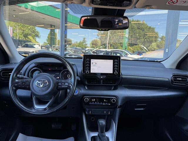 Toyota YARIS 1.5 Hybrid Executive STOELVERWARMING | ACHTERUITRIJCAMERA | APPLE CARPLAY | AC/ECC / AUTOMATISCHE KLIMAATREGELING | CRUISECONTROL | PARKEERSENSOREN | LED-VERLICHTING | LANE ASSIST / RIJSTROOKASSISTENT | GETINTE RAMEN | NAVIGATIE