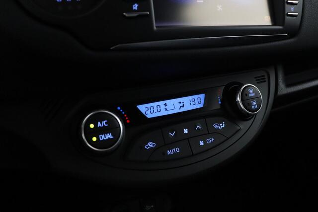 Toyota YARIS 1.5 VVT-i Executive | Bluetooth | cruise control | lichtmetalen velgen 15" |