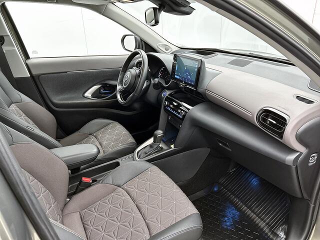 Toyota YARIS Cross 1.5 Hybrid Executive + | Full Option | Panoramadak | JBL | Head-Up Display | Dodehoek detectie | Stoel+Stuurverwarming | Full LED Matrix | Elektrische achterklep | Navigatie | Apple CarPlay/Android Auto |