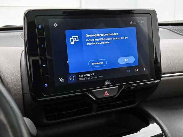 Toyota YARIS Cross 1.5 Hybrid Executive + | Full Option | Panoramadak | JBL | Head-Up Display | Dodehoek detectie | Stoel+Stuurverwarming | Full LED Matrix | Elektrische achterklep | Navigatie | Apple CarPlay/Android Auto |
