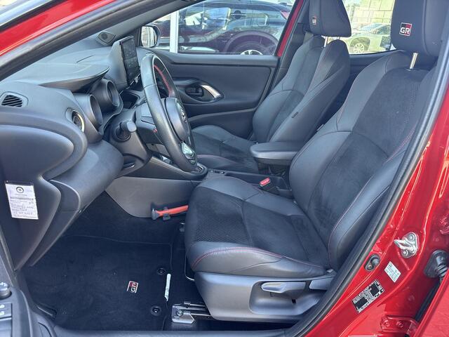 Toyota YARIS 1.5 Hybrid GR Sport **TREKHAAK/ DODEHOEK DETECTIE/ STOELVERWARMING**