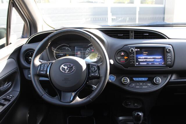 Toyota YARIS 1.5 Hyb. Bi-Tone / Afneembare Trekhaak / Navigatie
