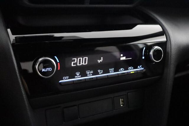 Toyota YARIS Cross 1.5 Hybrid Dynamic | Apple Carplay/Android Auto | Parkeercamera | Adaptieve Cruise Control |