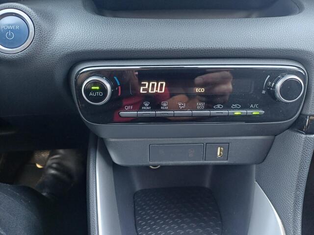 Toyota YARIS 1.5 Hyb. First Ed.