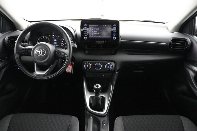 Toyota YARIS 1.5 VVT-i Active | Benzine | Trekhaak | Parkeercamera | Airco | Apple Carplay/Android Auto |