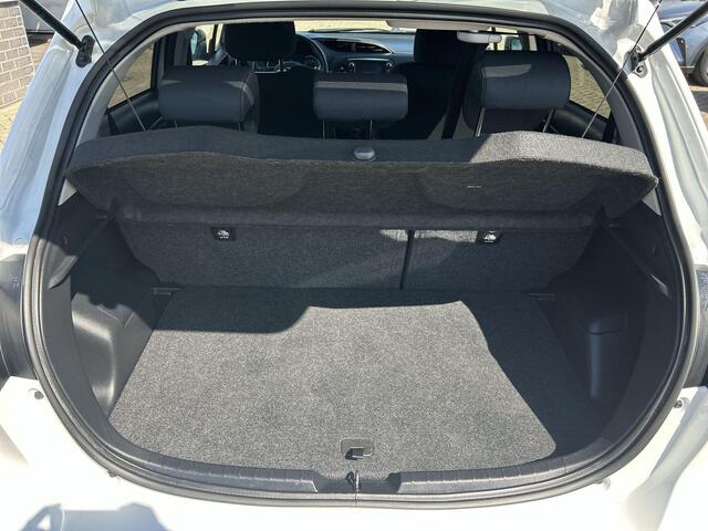 Toyota YARIS 1.5 Hybrid Dynamic RIJKLAAR | Climate Control | Cruise Control | Camera | All-Seasonbanden | Trekhaak