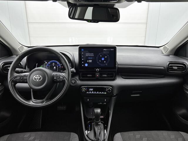 Toyota YARIS 1.5 Hybrid 115 Dynamic Comfort Pack | BTW voertuig | Dodehoek detectie | Stoel+stuurverwarming | Parkeersensoren Voor+Achter | Draadloze telefoonlader | Navigatie | Apple CarPlay/Android Auto | Climate Control | Cruise Control
