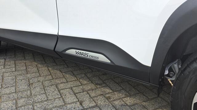 Toyota YARIS Cross 1.5 Hybrid Dynamic 116pk Navi, Camera, Privacy Glass, 17"