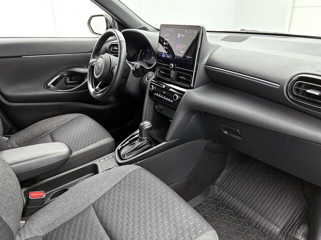 Toyota YARIS Cross 1.5 Hybrid 115 First Edition + | BTW Voertuig | Parkeersensoren voor+achter | Stoel+stuurverwarming | Climate Control | Cruise Control Adaptive | Navigatie | Apple CarPlay/Android Auto |
