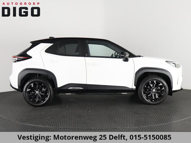 Toyota YARIS CROSS 1.5 HYBRIDE BLACK & WHITE AUTOMAAT GARANTIE 3-2034 LM VELGEN. CARPLAY NAVI.ADAPTIEVE CRUISE CONTROLL