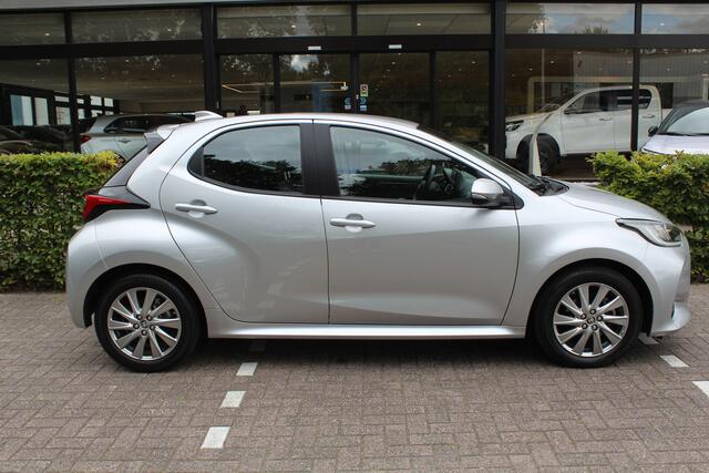 Toyota YARIS 1.5 Hybrid Dynamic Limited | Rijklaar | Apple/Android | Stoel/Stuur-verw. | Adap. Cruise | Keyless | LED | Camera | Clima
