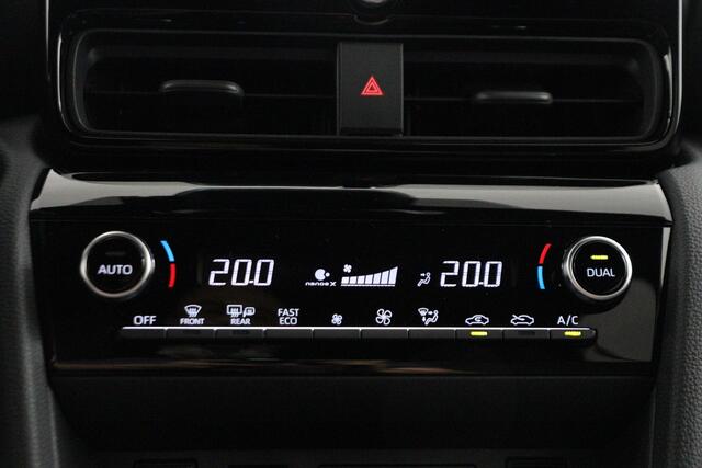 Toyota YARIS Cross 1.5 Hybrid 130 Executive | JBL | Heads-up display |
