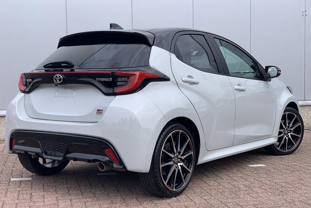 Toyota YARIS 1.5 Hybrid GR Sport / LED / 18" / Apple Carplay/Android Auto
