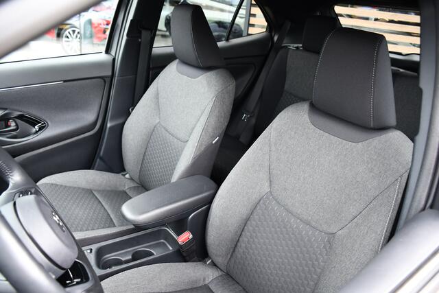Toyota YARIS Cross 1.5 Hybrid 115 Dynamic Limited Automaat 116pk | Stuur verwarmd | Keyless entry | Verwarmbare voorruit |