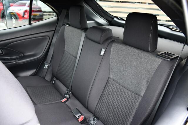 Toyota YARIS Cross 1.5 Hybrid 115 Dynamic Limited Automaat 116pk | Stuur verwarmd | Keyless entry | Verwarmbare voorruit |