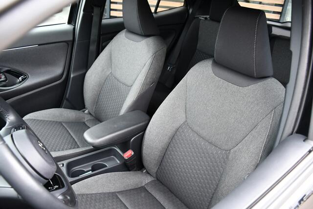 Toyota YARIS Cross 1.5 Hybrid 115 Dynamic Limited Automaat 116pk | Stuur verwarmd | Keyless entry | Verwarmbare voorruit |