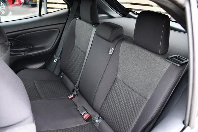 Toyota YARIS Cross 1.5 Hybrid 115 Dynamic Limited Automaat 116pk | Stuur verwarmd | Keyless entry | Verwarmbare voorruit |