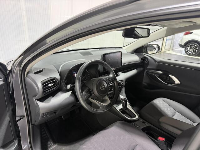 Toyota YARIS 1.5 Hybrid 115 Business Stoel/stuurwielverwarming , Parkeersensoren voor en achter , Camera , All Season banden met lm velgen , BTW auto