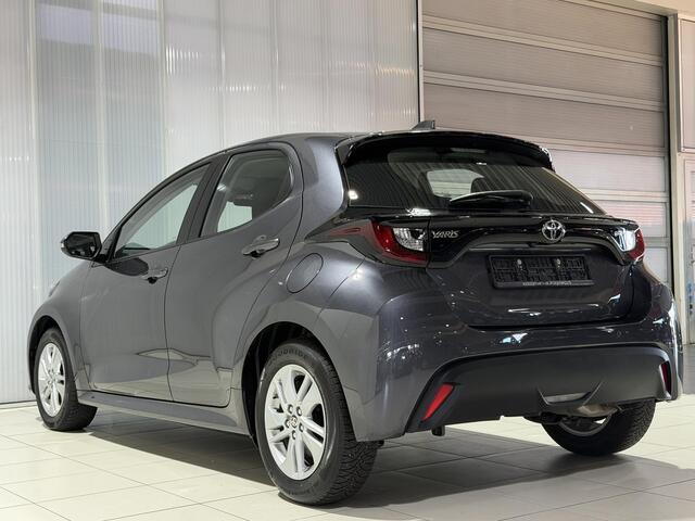 Toyota YARIS 1.5 Hybrid 115 Business Stoel/stuurwielverwarming , Parkeersensoren voor en achter , Camera , All Season banden met lm velgen , BTW auto