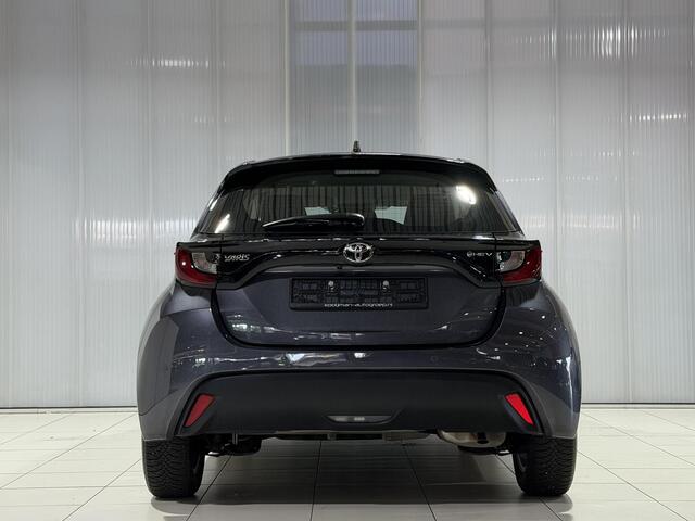 Toyota YARIS 1.5 Hybrid 115 Business Stoel/stuurwielverwarming , Parkeersensoren voor en achter , Camera , All Season banden met lm velgen , BTW auto
