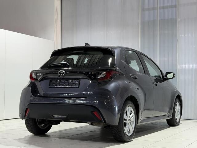 Toyota YARIS 1.5 Hybrid 115 Business Stoel/stuurwielverwarming , Parkeersensoren voor en achter , Camera , All Season banden met lm velgen , BTW auto