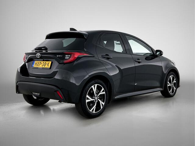 Toyota YARIS 1.5 Hybrid 115 Dynamic Comfort Pack | BTW voertuig | Dodehoek detectie | Stoel+Stuurverwarming | Parkeersensoren voor+achter | Draadloze telefoonlader | Climate Control | Cruise Contol | Navigatie | Apple CarPlay/Android Auto |