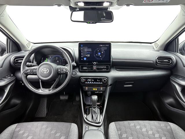 Toyota YARIS 1.5 Hybrid 115 Dynamic Comfort Pack | BTW voertuig | Dodehoek detectie | Stoel+Stuurverwarming | Parkeersensoren voor+achter | Draadloze telefoonlader | Climate Control | Cruise Contol | Navigatie | Apple CarPlay/Android Auto |