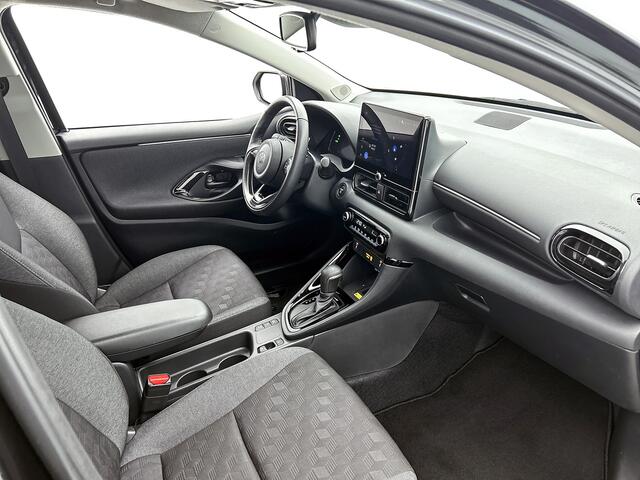 Toyota YARIS 1.5 Hybrid 115 Dynamic Comfort Pack | BTW voertuig | Dodehoek detectie | Stoel+Stuurverwarming | Parkeersensoren voor+achter | Draadloze telefoonlader | Climate Control | Cruise Contol | Navigatie | Apple CarPlay/Android Auto |