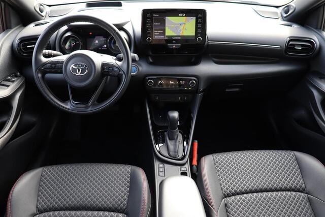 Toyota YARIS 1.5 Hybrid Launch Edition, Head Up Display, Stoelverwarming, stuurverwarming, Apple Carplay / Android Auto,
