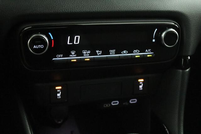 Toyota YARIS 1.5 Hybrid 115 Dynamic | Comfort Pack | Stoel- en Stuurverwarming | Parkeersensoren | Dodehoekdetectie |