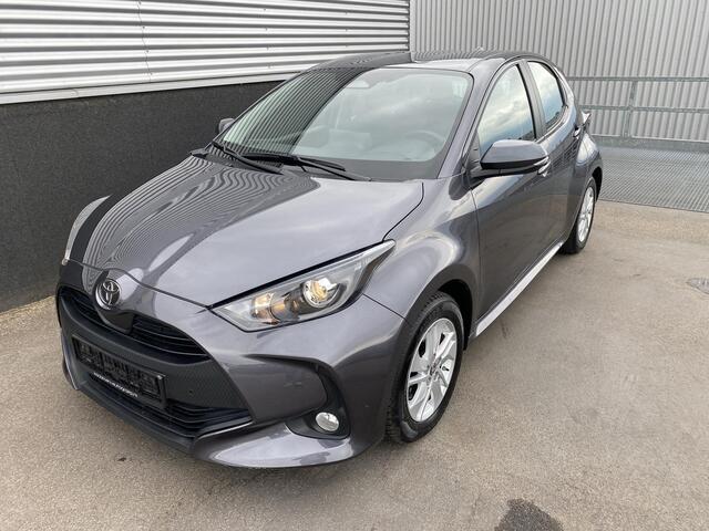 Toyota YARIS 1.5 Hybrid 115 Business Parkeersensoren rondom, Stoelverwarming, Achteruitrij camera, Adaptieve cruise control, Apple CarPlay/Android Auto