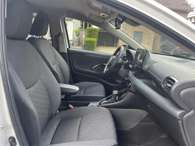 Toyota YARIS 1.5 HYBRID 115 DYNAMIC / CARPLAY / CAMERA / ADAP. CRUISE / DAB / AIRCO-ECC / LED / KEYLESS / STOEL+STUUR VERWARMING